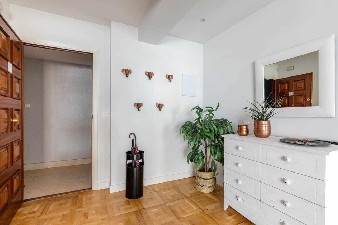 New Amara Suite Friends & Families Parking San Sebastián Exteriör bild