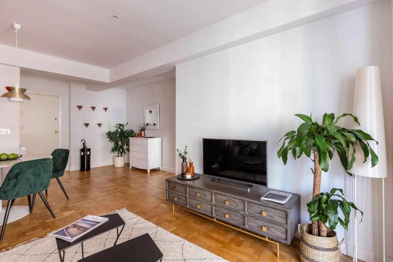 New Amara Suite Friends & Families Parking San Sebastián Exteriör bild