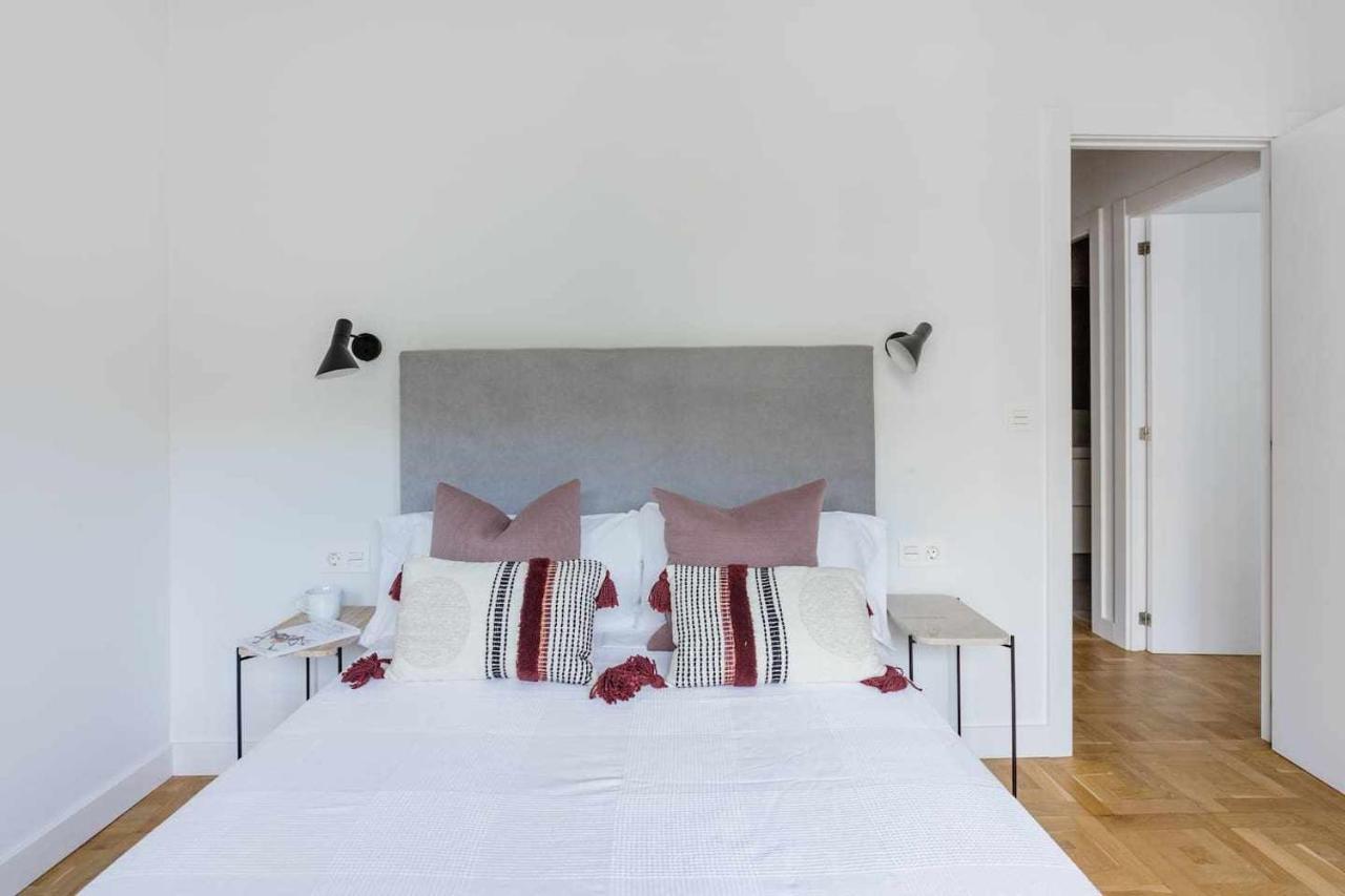 New Amara Suite Friends & Families Parking San Sebastián Exteriör bild