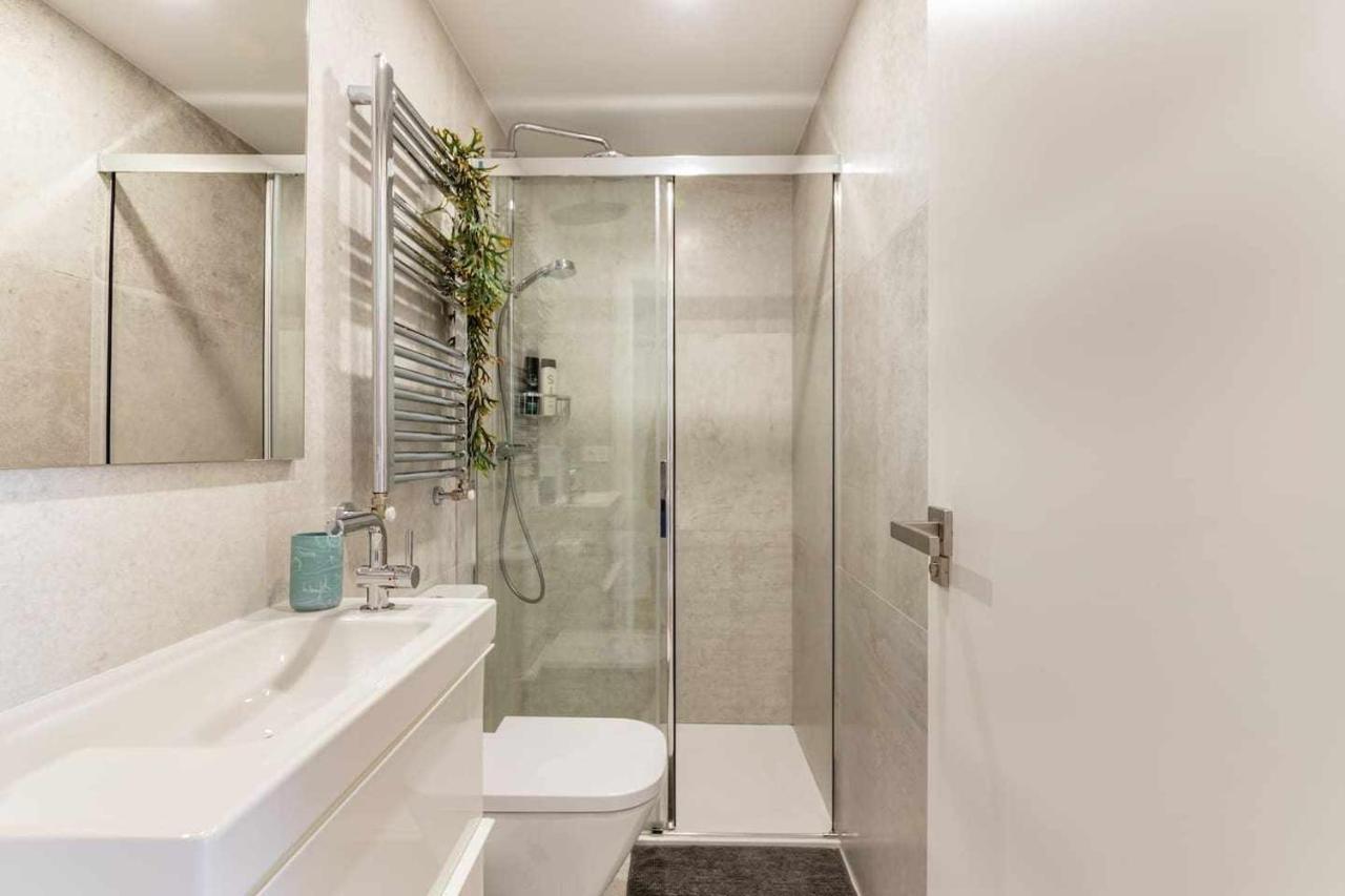 New Amara Suite Friends & Families Parking San Sebastián Exteriör bild