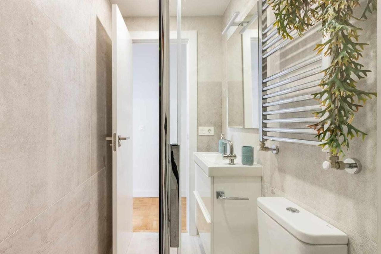 New Amara Suite Friends & Families Parking San Sebastián Exteriör bild